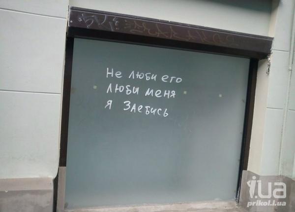 958600