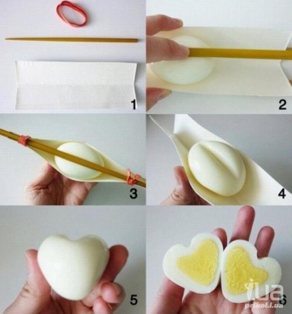 Инструкция как сделать из варенного яйца сердечки.