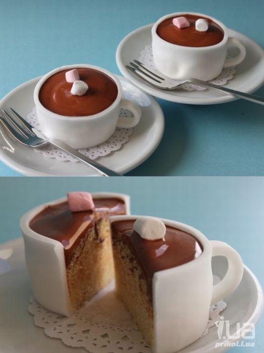 Очень красивое пирожное в форме кофейной чашечки.