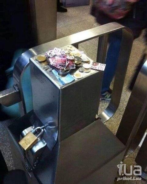 943855