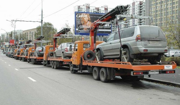 Возвращение платной эвакуации машин в Москве