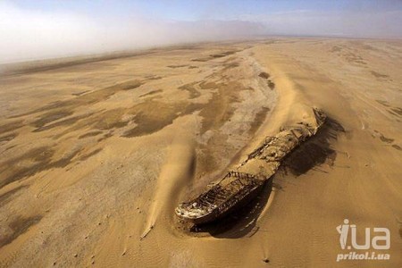 Самый знаменитый корабль в пустыне - корабль, пустыня Самый знаменитый корабль в пустыне - корабль, пустыня