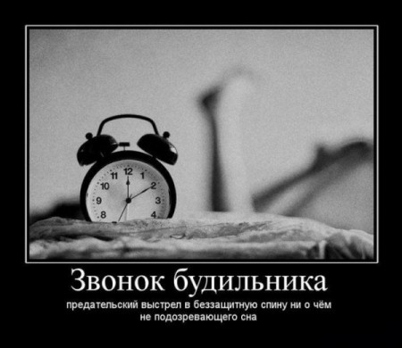 <b>Футболки</b> с <b>надписями peace</b>.