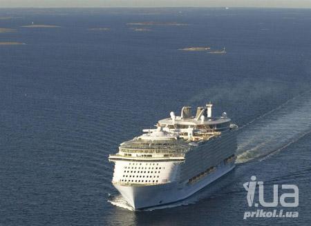 Allure of the Seas - самый большой круизный лайнер в мире отправился в плавание. - корабли Allure of the Seas - самый большой круизный лайнер в мире отправился в плавание. - корабли