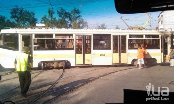 663099
